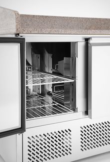 Three door pizza counter with cooling display 380+40L, Arktic, 254L, 230V/400W, 1400x700x(H)1491mm 1