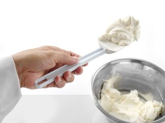 Stierka na cesto v tvare lyžice Kitchen Line, HENDI, Kitchen Line, Biela, 254x57mm