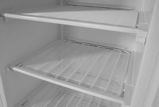 Szafa mroźnicza w obudowie ze stali malowanej na biało, Arktic, Budget Line, 400 l, biały, 230V/322W, 600x646x(H)1875mm 1