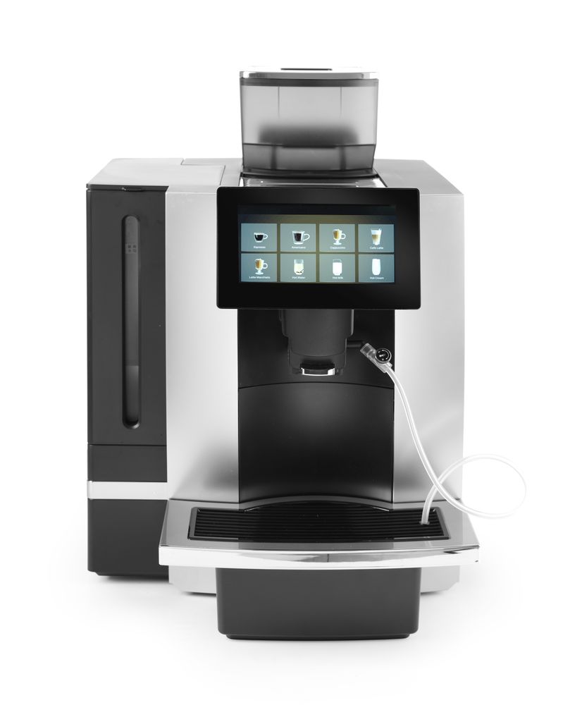 Automatic coffee machine with touchscreen
