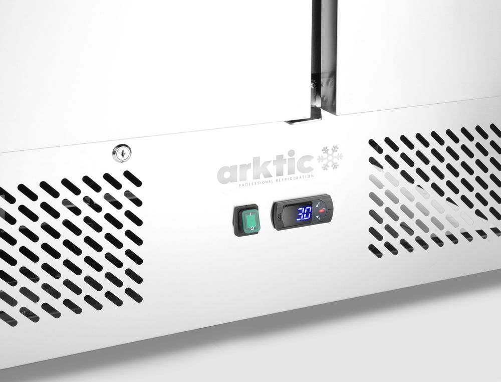 Pizzawerkbank met 3 deuren en koelvitrine 380+40L