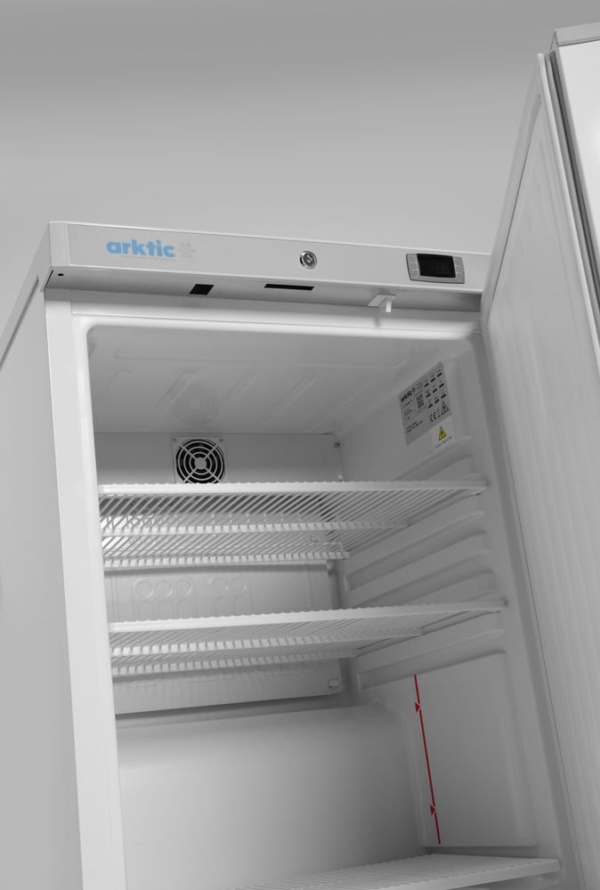 Budget Line koelkast in een wit gespoten stalen behuizing