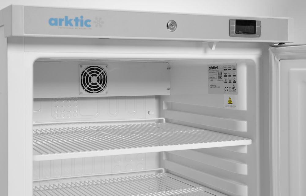 Budget Line koelkast in een wit gespoten stalen behuizing