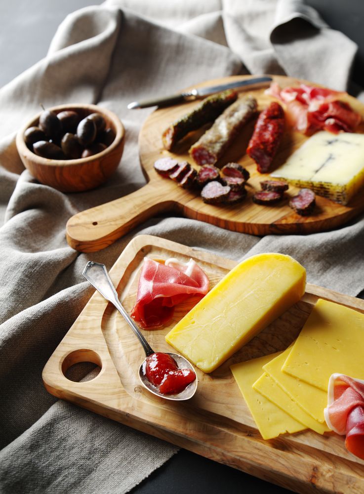 Planche à servir en bois d'olivier, HENDI, 335x205x(H)25mm